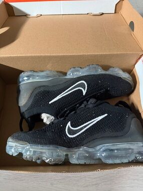 Nike Red WMNS Air VaporMax 2021 FK Box Label